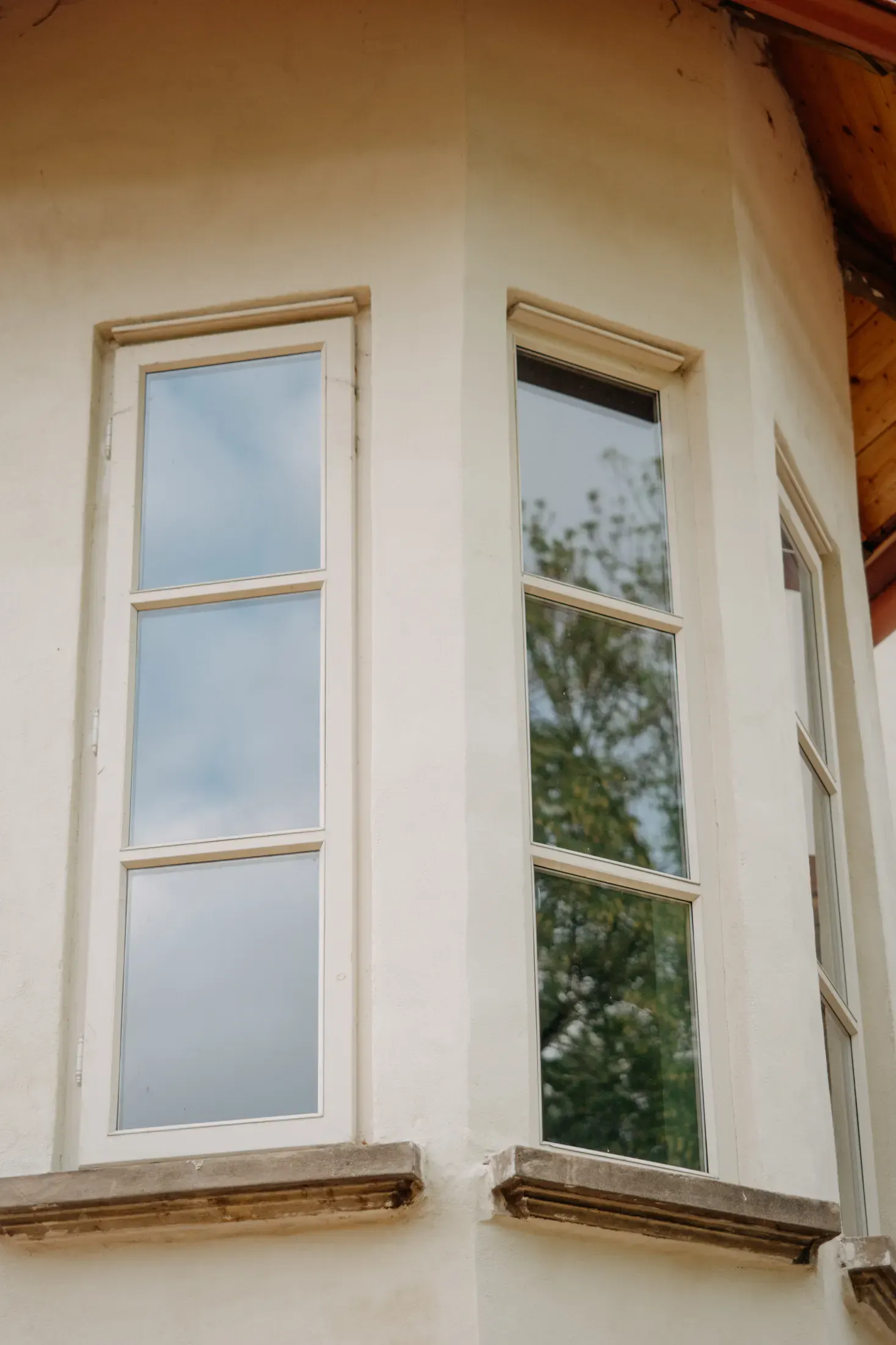 Arkýřové okno apartmánového křídla.