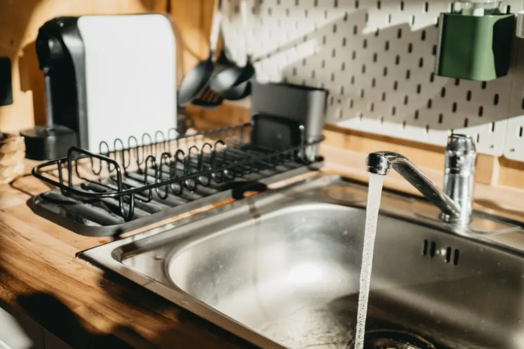 Glamping na kraji lesa v Lužických horách.