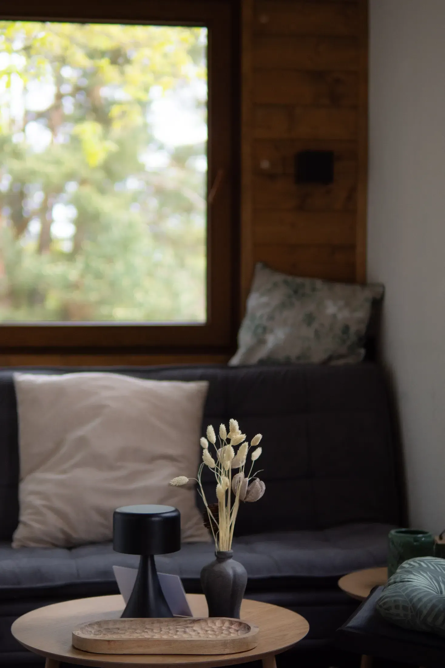 A cosy sofa corner with cushions in the wagon.